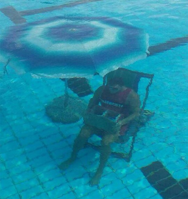 chairs-underwater-1-imgur.jpg