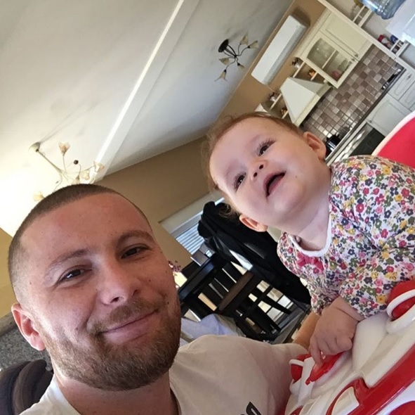 Lyrical Son, i buzëqeshur pranë vajzës së tij, Evës. Foto nga Instagram Story