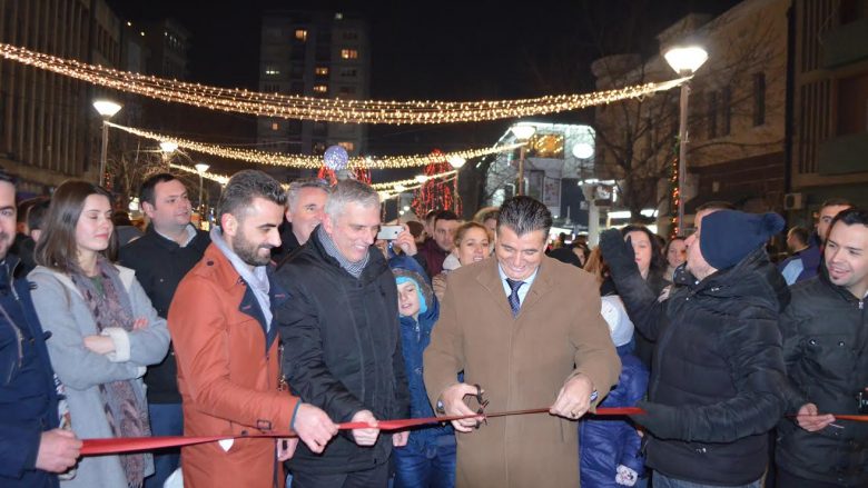 Në Mitrovicë u përurua “Sheshi Festiv” për kremtimin e festave të fundvitit (Foto)