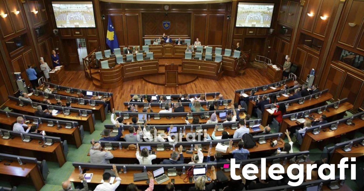 Deputetët e PDK së largohen nga seanca e Kuvendit Telegrafi Telegrafi