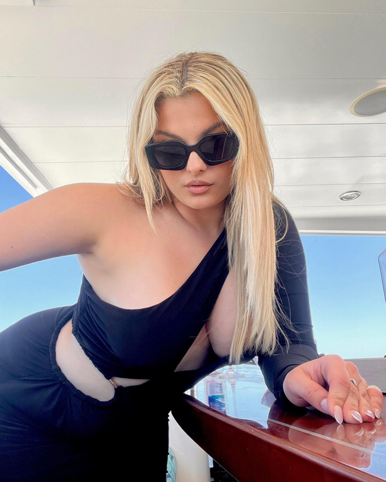 Bebe Rexha Publikon Fotografi Atraktive Nga Festa E Saj N Dit Lindjen