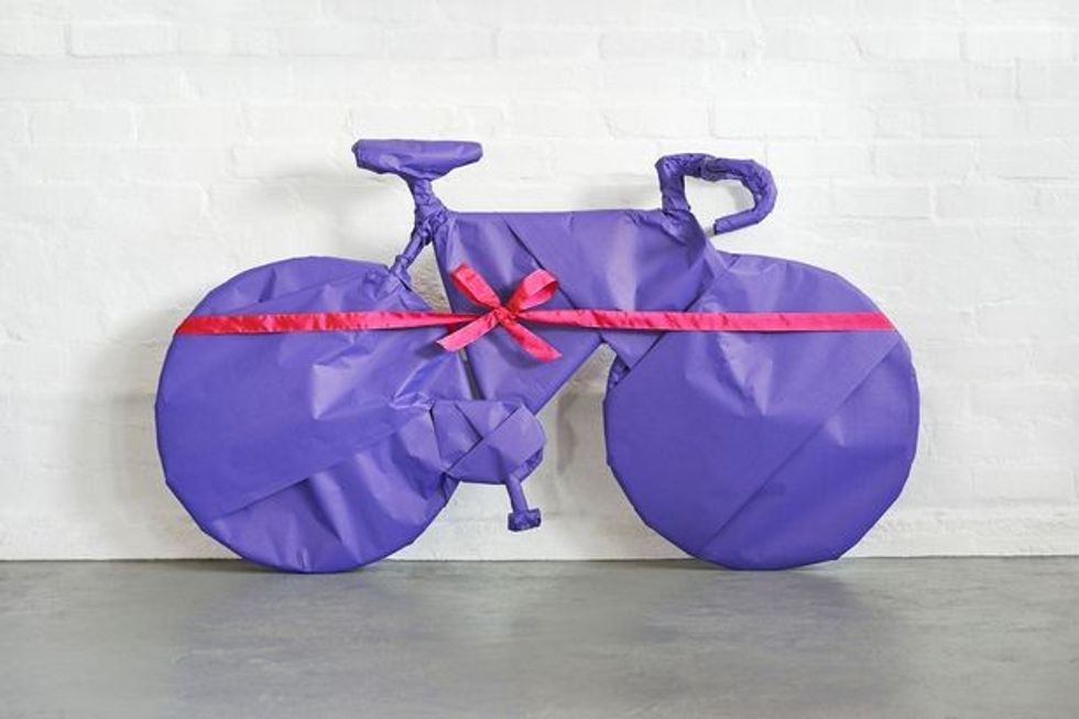 0 Bicycle gift wrappedjpg9stoc