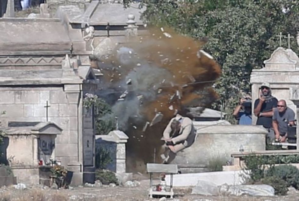 0 Bond Dead Bond 25 Films Explosive Scene In Italy