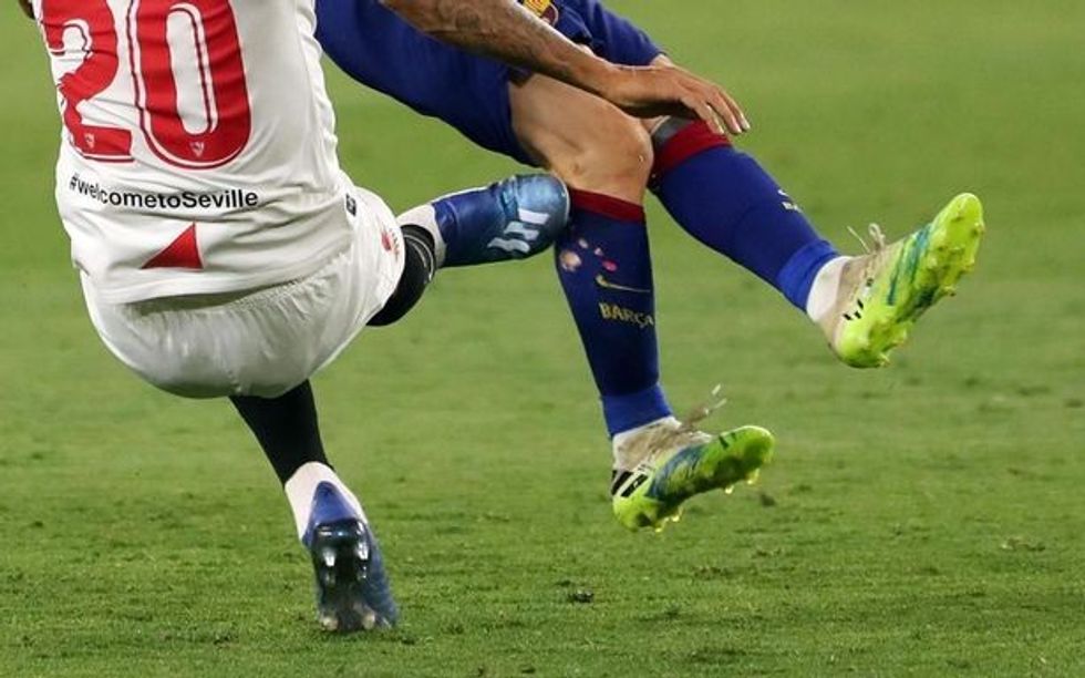 0 Diego Carlos tackle on Lionel Messi 1