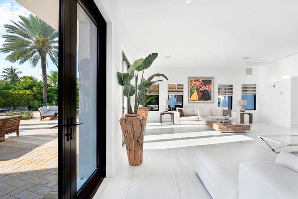 0 Inside Bennifers Love Nest Heres the 189 million Miami Beach mansion where JLo and Ben Affleck