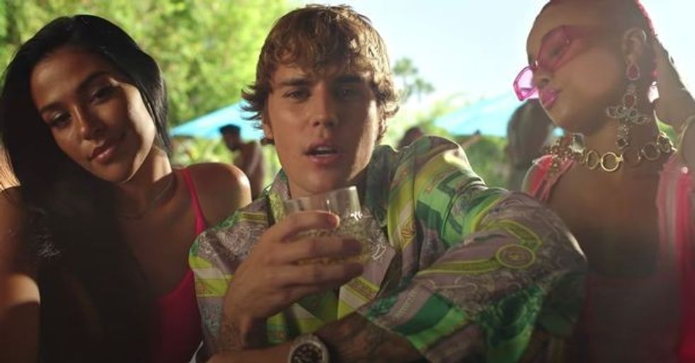 0 Justin Bieber lip syncs lyric name 2