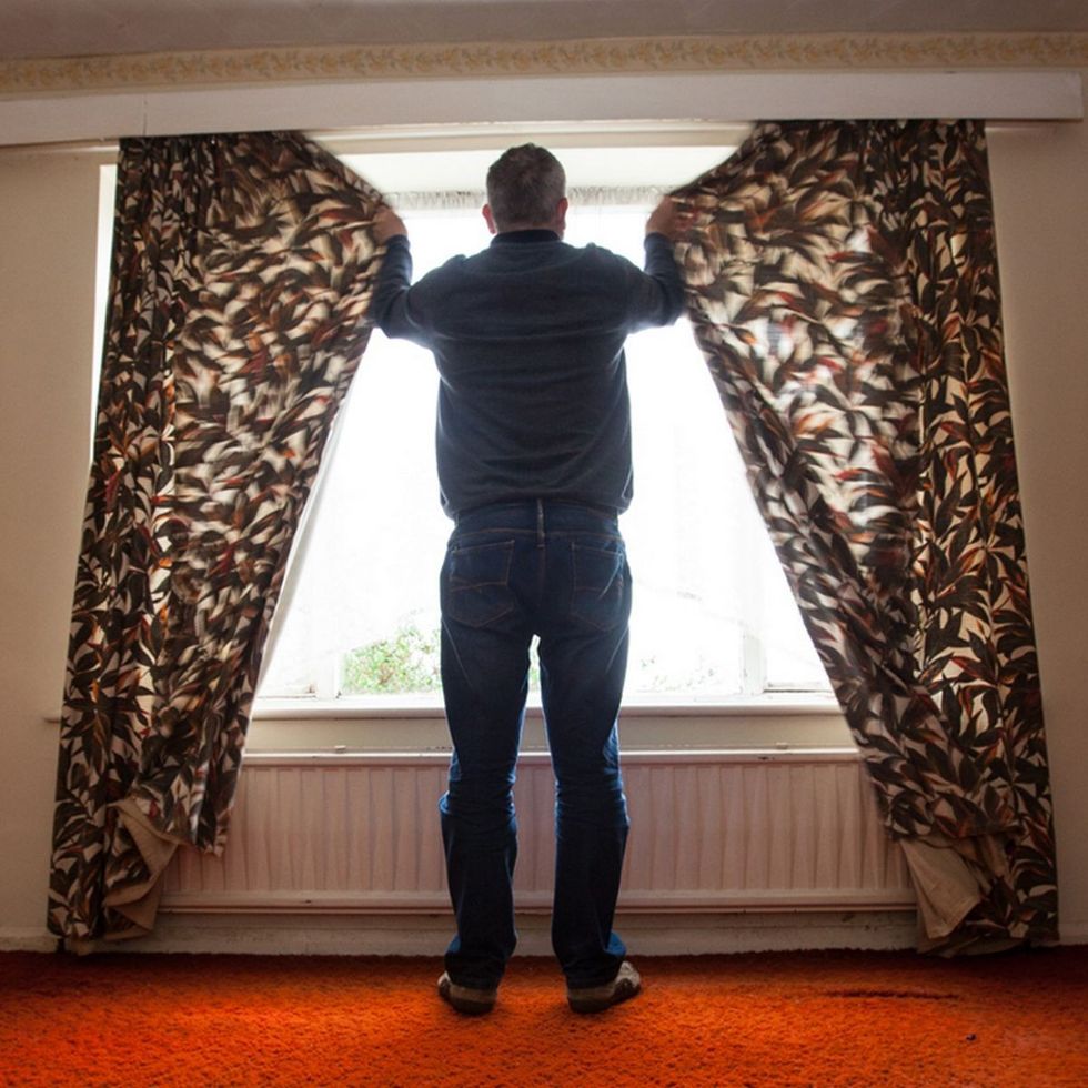 0 Man closing cutrtains