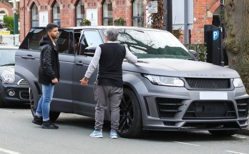 0 PAY ECE 01 AGUERO RANGE ROVER