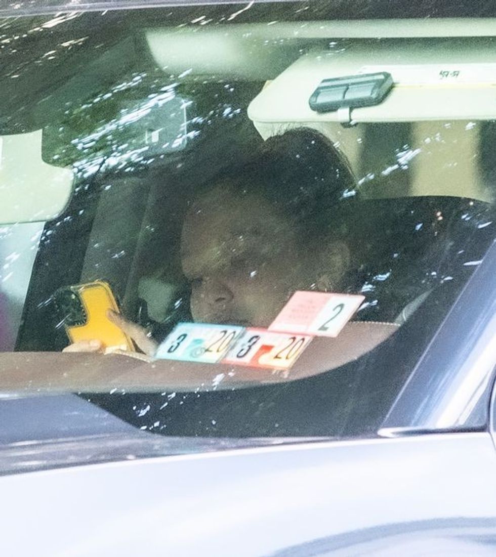 0 PAY EXCLUSIVE Premium Exclusive Pregnant Model Gigi Hadid Arrives In NYC As She Prepares To Give Birth 1