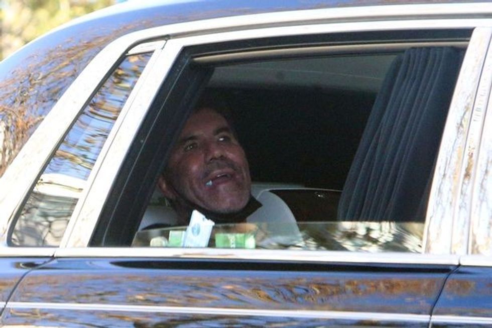 0 PAY EXCLUSIVE Simon Cowell Lands In Los Angeles With Lauren Silverman After The Couple Were Reportedly 1