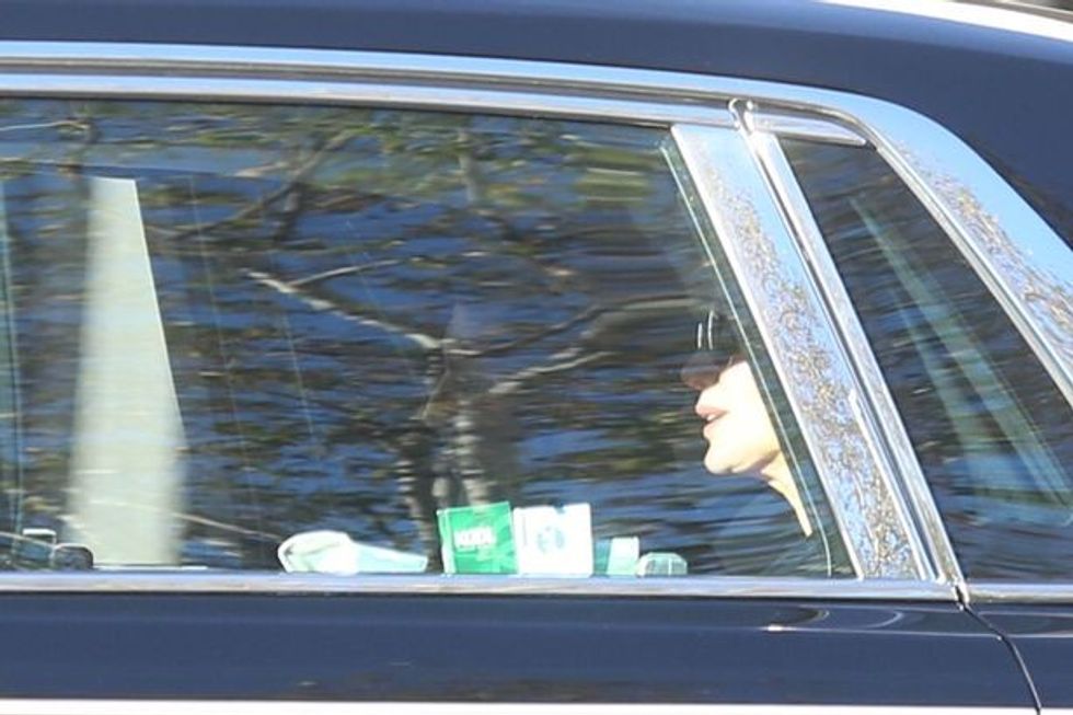 0 PAY EXCLUSIVE Simon Cowell Lands In Los Angeles With Lauren Silverman After The Couple Were Reportedly