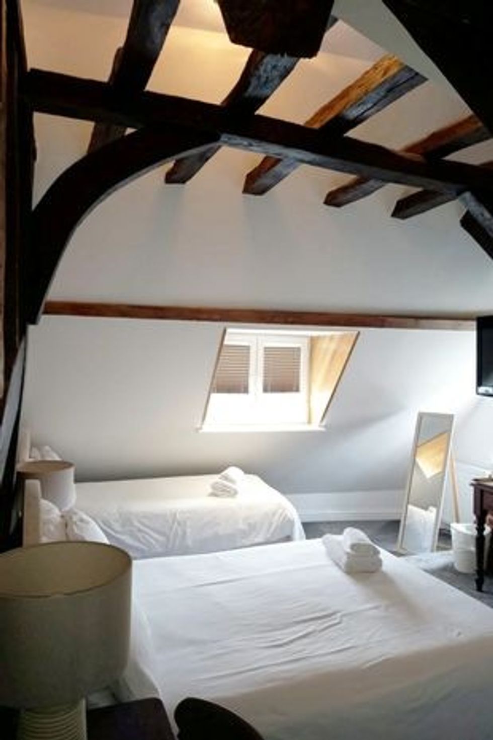 0 SWNS HAUNTED PUB 14