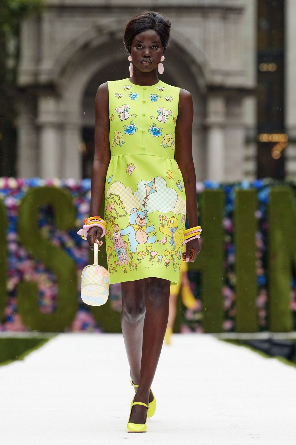00003 Moschino RTW Spring 22 credit gorunway scaled