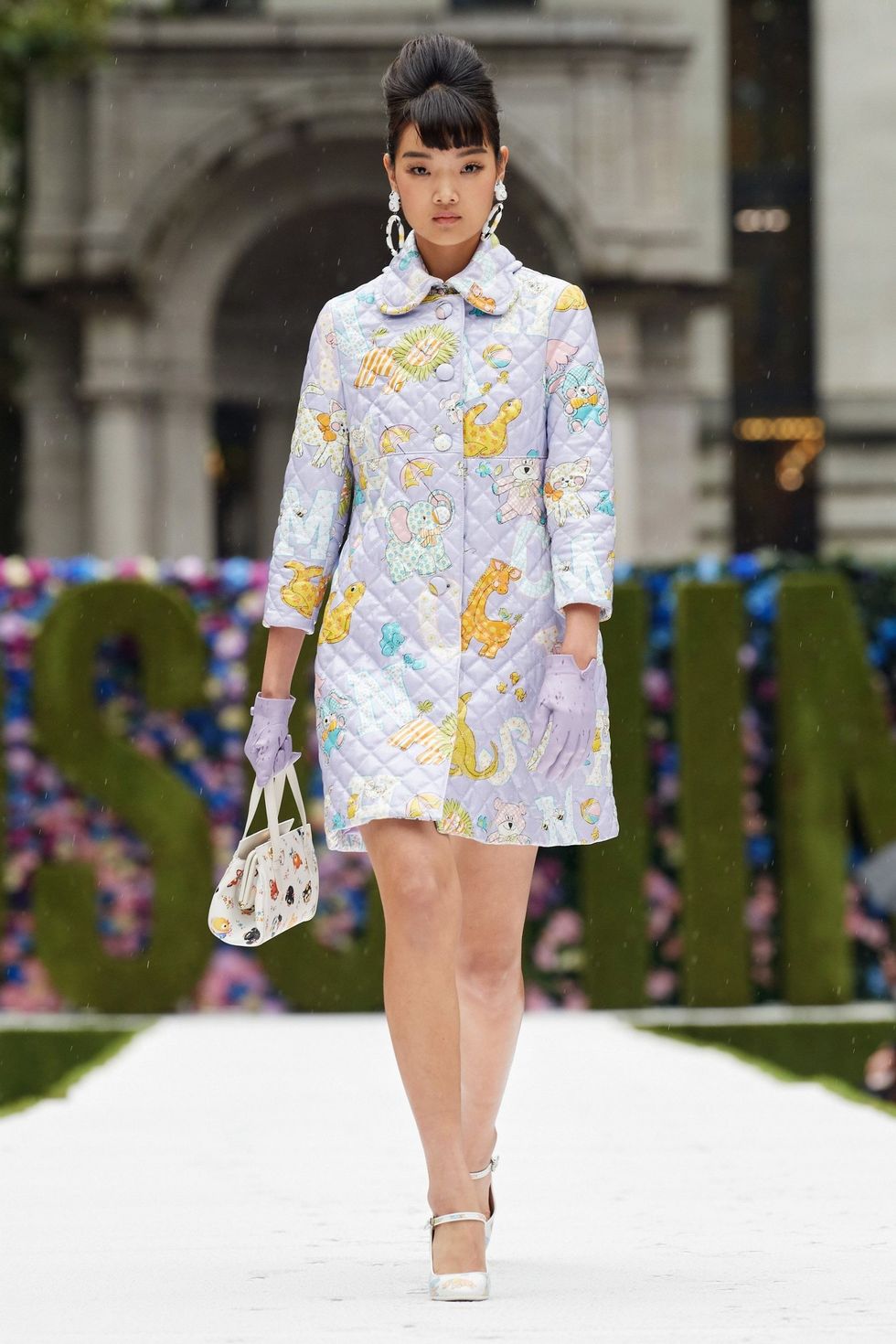 00008 Moschino RTW Spring 22 credit gorunway scaled