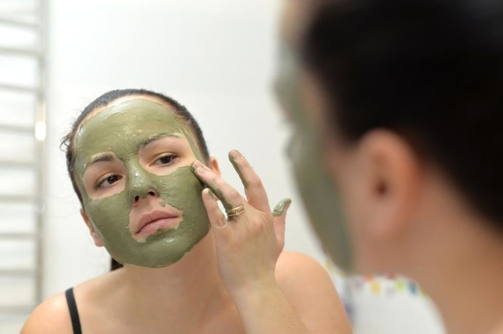 01 Pores Reasons to Add Bentonite Clay to Your Beauty Routine 604844525 Bumble Dee