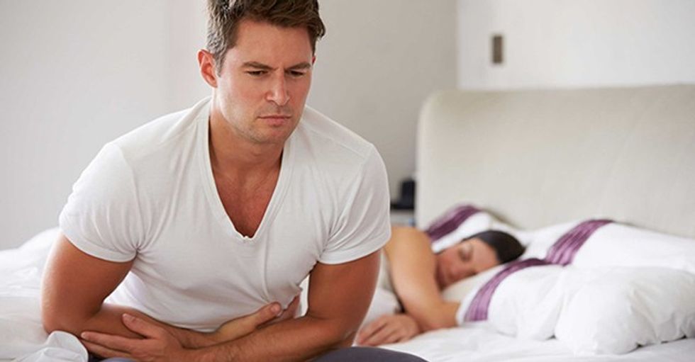 01 signs ulcer pain upper abdomen monkeybusinessimages