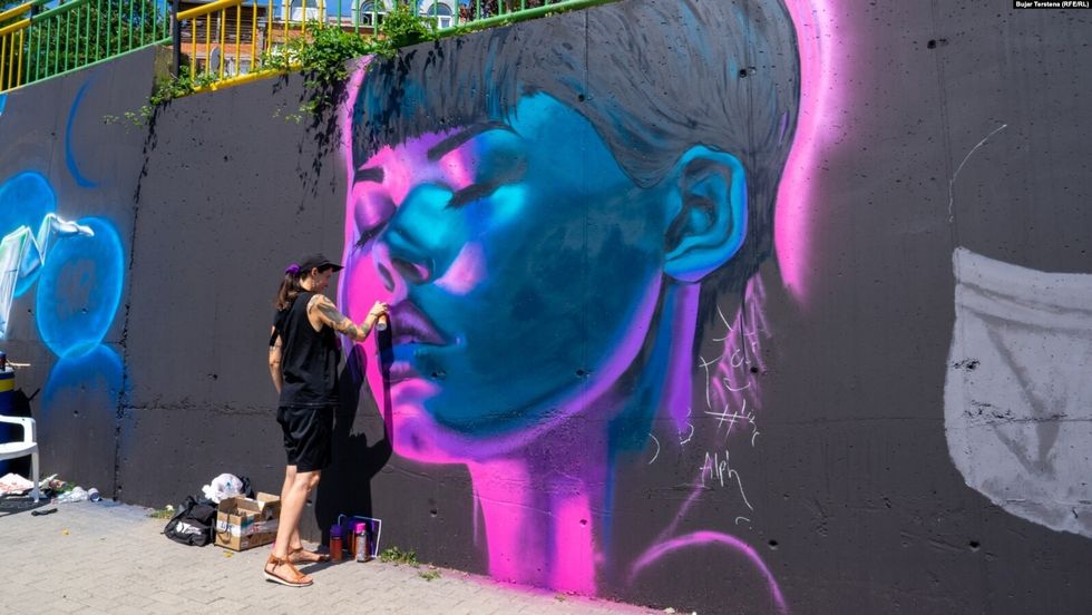 01000000 0a00 0242 59c9 08db90ff270c w1597 n r0 st s