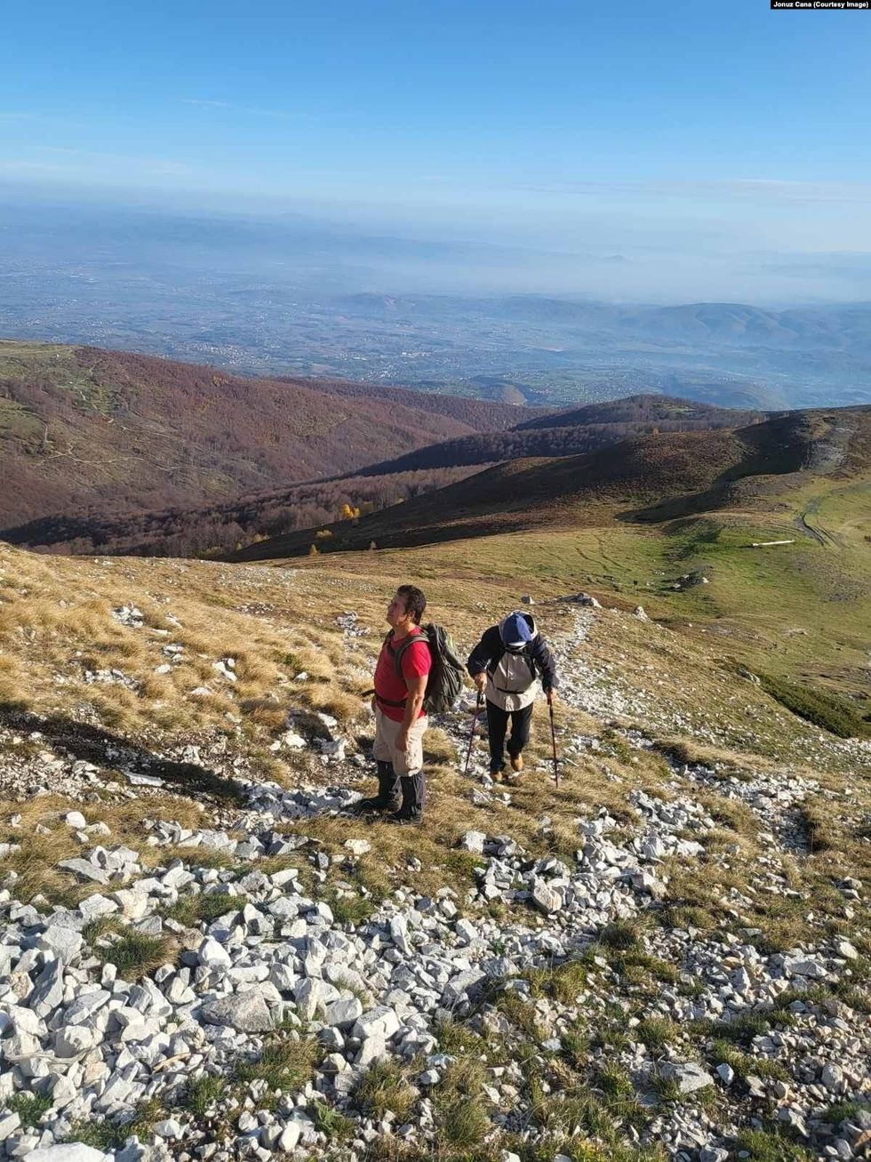 01000000 0aff 0242 89e9 08db73ee1761 cx0 cy47 cw100 w1597 n r0 st s