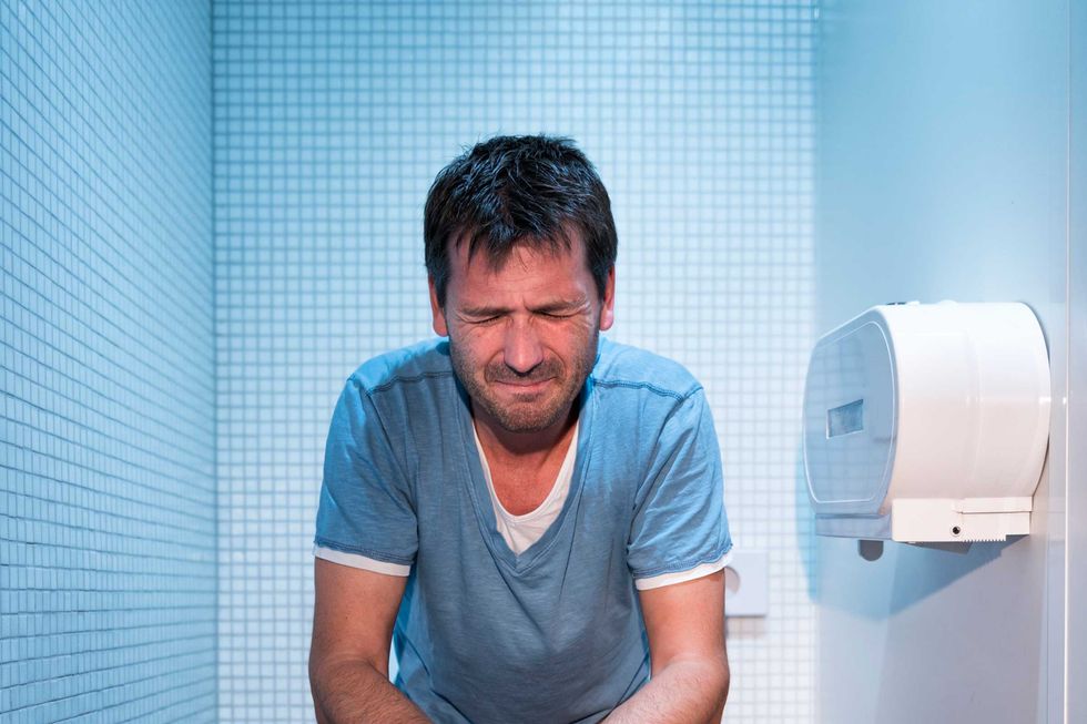 02 Ways Youre Using the Toilet Wrong Strain 52087514 Kemter