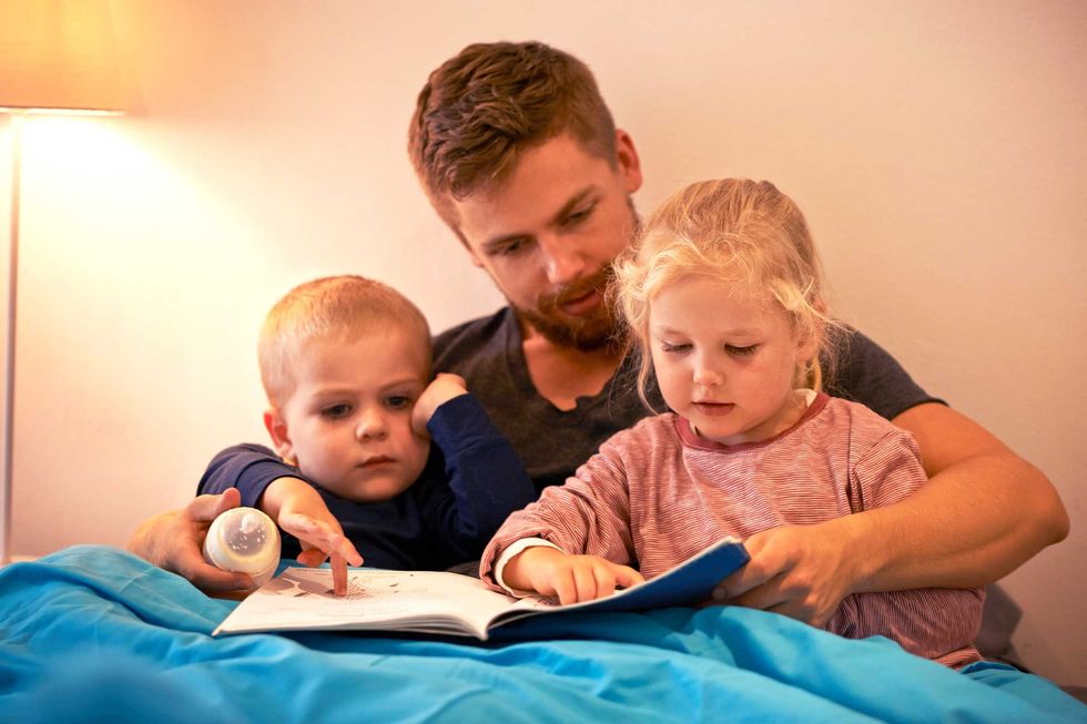 03 early reading habits cuddle with children 1