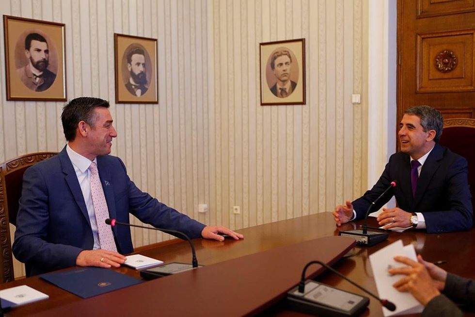 03fee0aa-c7a9-41e4-8ddd-27f2fc32c59f