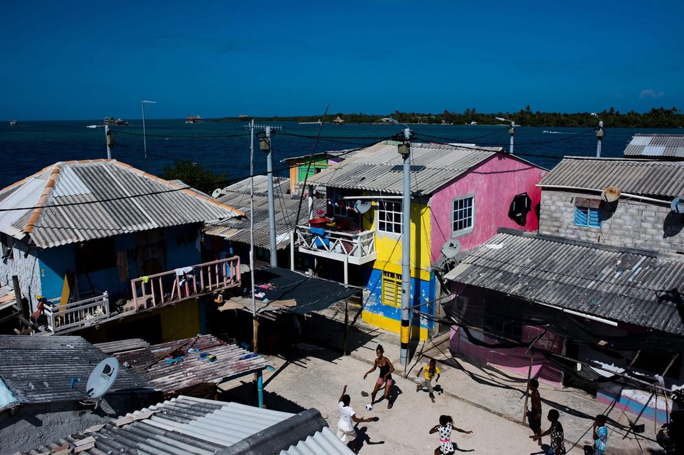 07 crowded island SantaCruzOthers 1 scaled