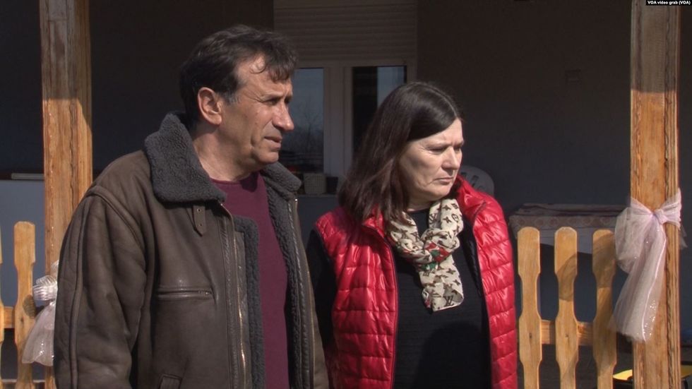 081443DE C8C6 4419 92B5 2C7C9D3EFB15 w1597 n r1 st