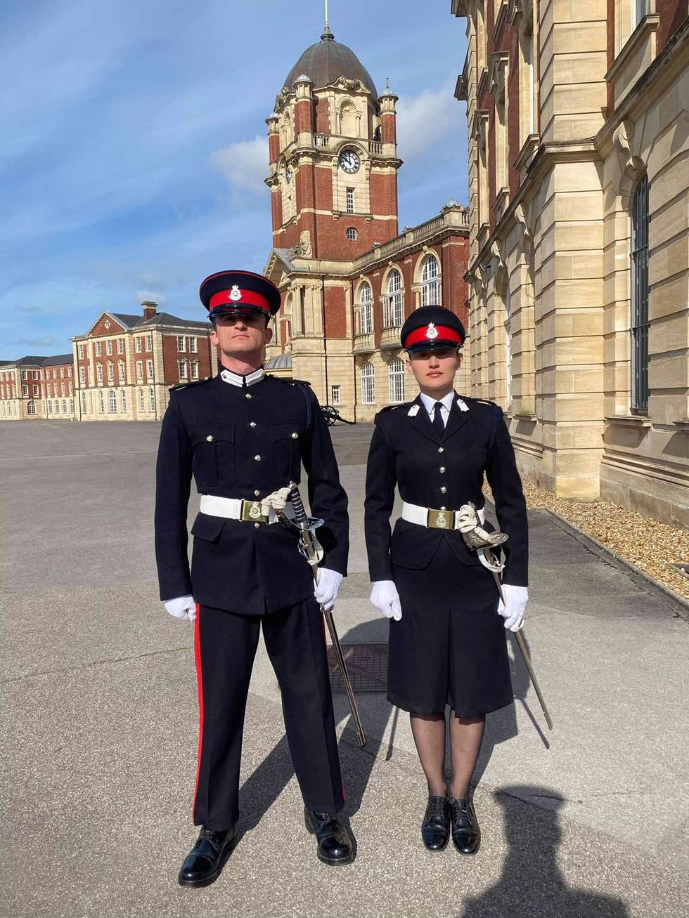 09 Kadetet me shpata ne brez