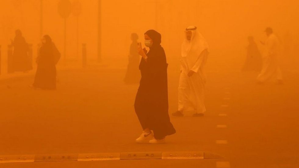 1 KUWAIT WEATHER STORM DUST CLIMATE