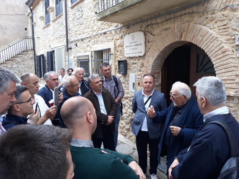 1. Para Bibliotekës A.Belushi në Frasnitë