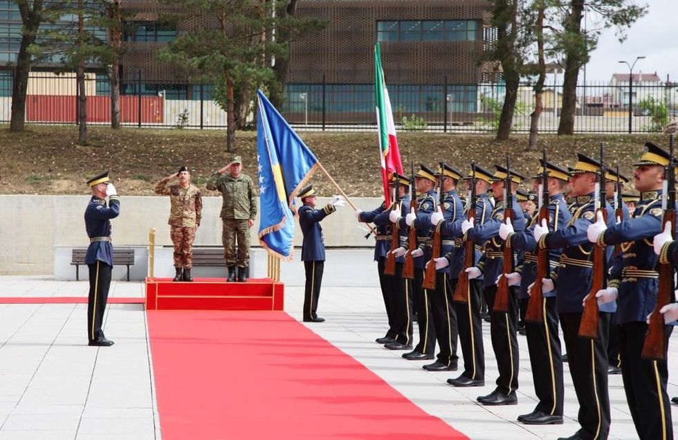 1.Shefi i Shtabit të Forcave të Armatosura të Italisë gjenerali Salvatore Farina vizitoi FSK ne