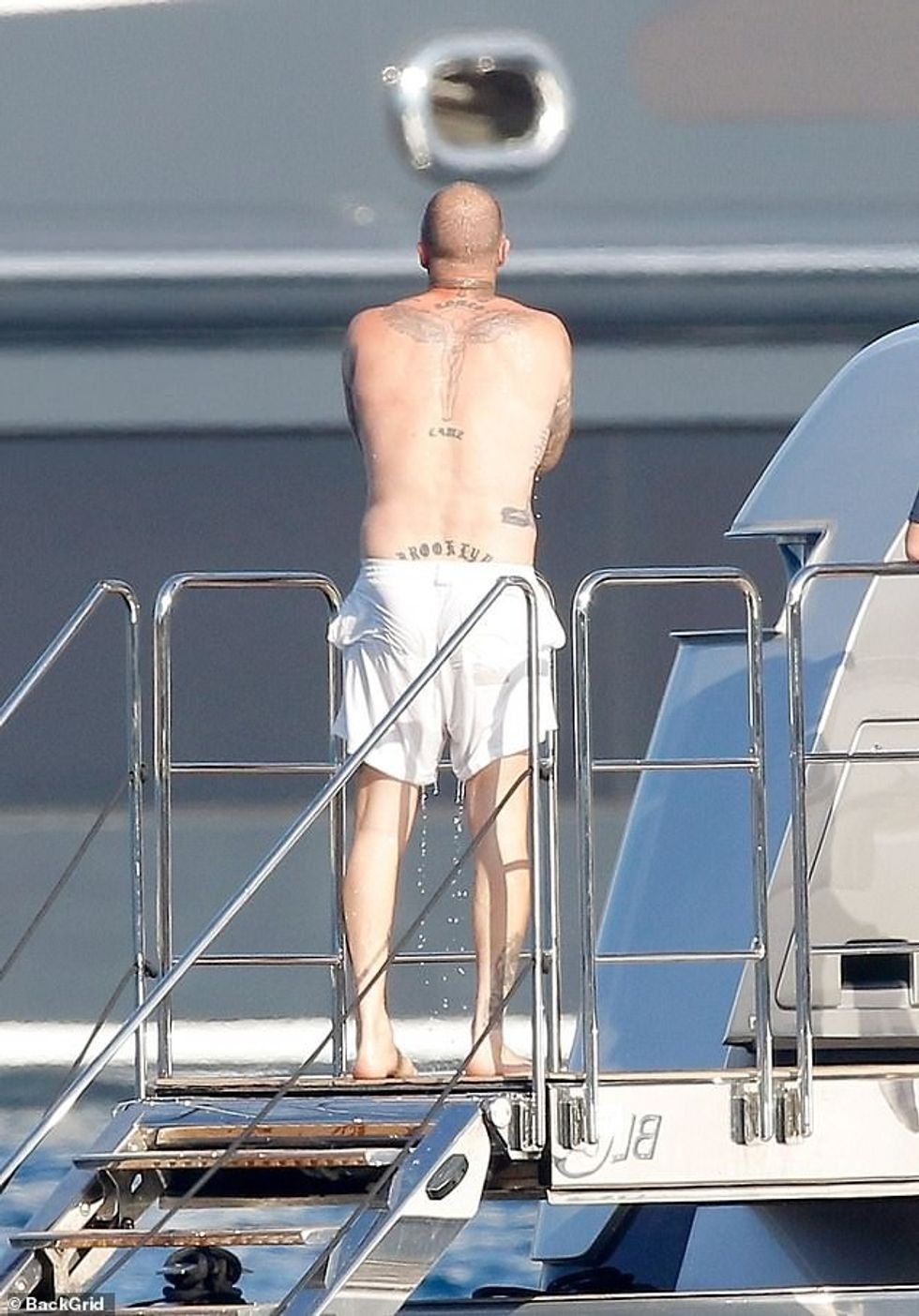 100814527 14959813 David put his tattooed frame on display as he used the outdoor s a 8 1754008405225