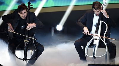 2018/07/2cellos.jpg