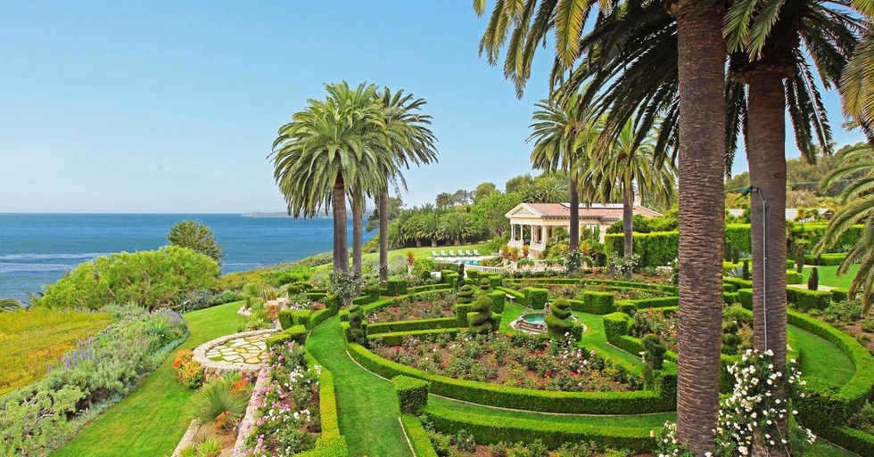 101338892 La Villa Contenta Malibu view r.