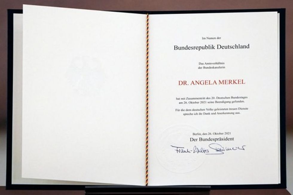 1016859808617846f88b8e1335509818 v4 big