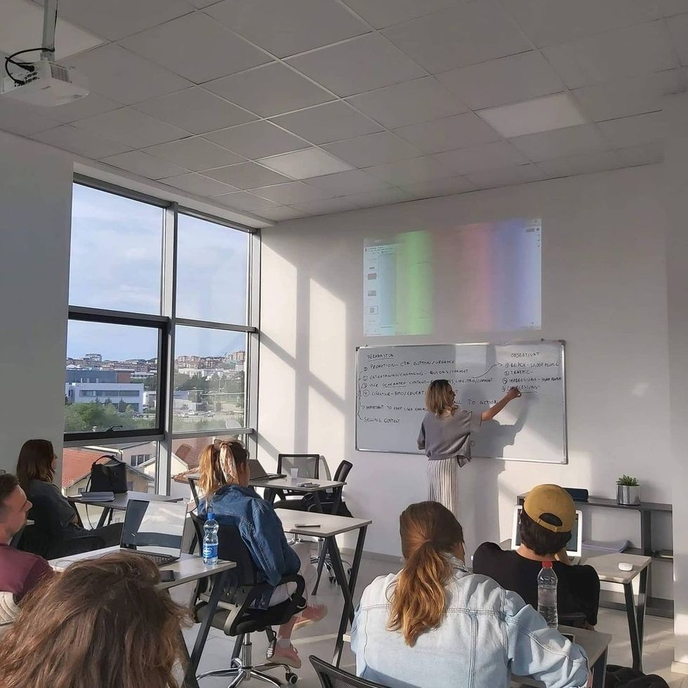 104998748 303615510668846 1842134635711934785 n