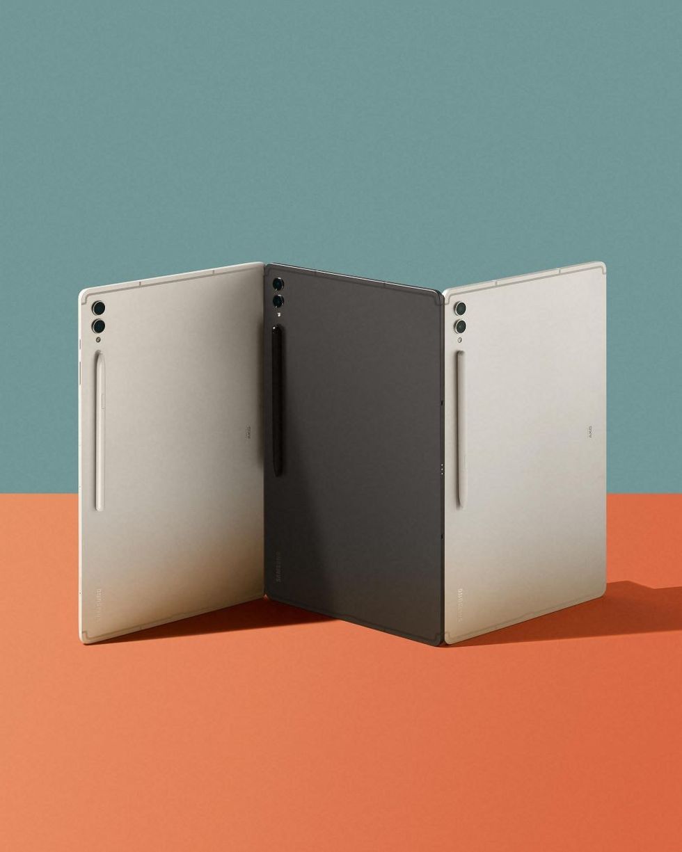 106 Galaxy T9U family beigegraphite LI 1