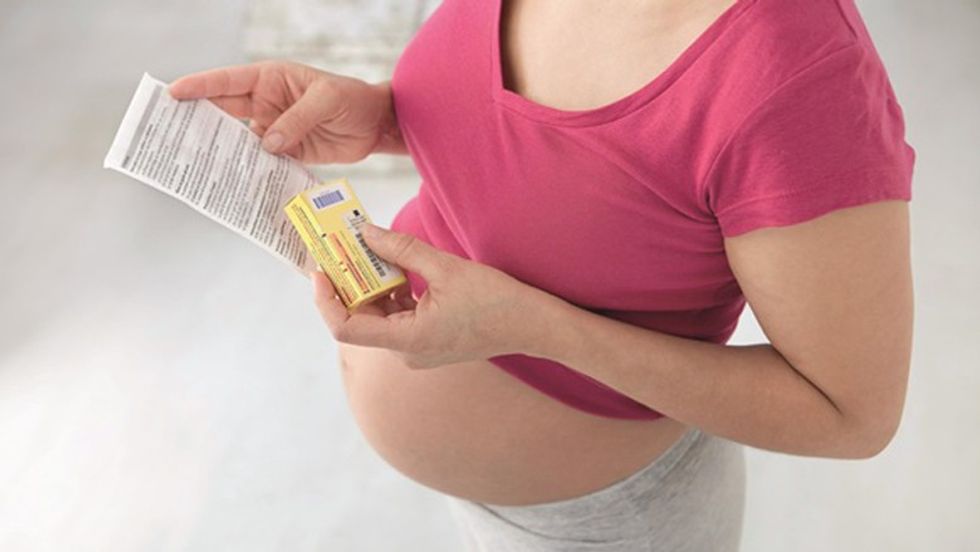 1069824 pregnant woman taking medication 15
