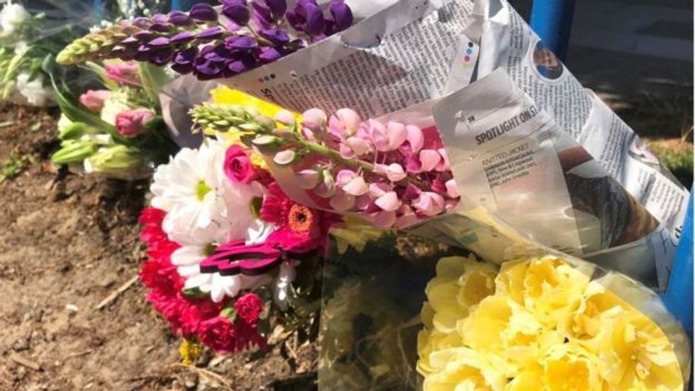 107101868 leoflowers