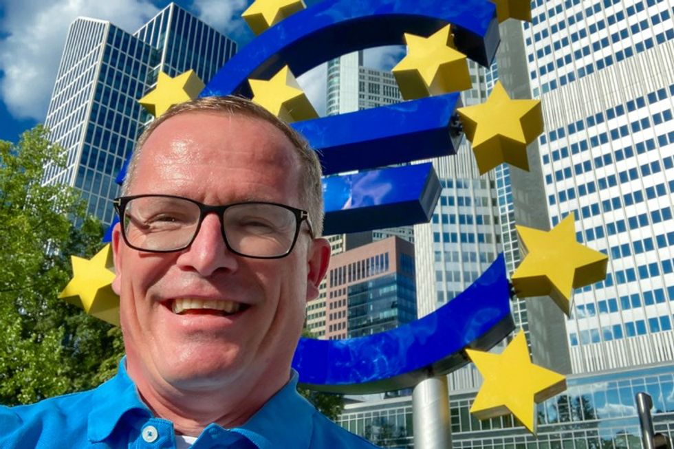 1085479 6181673ee1c09