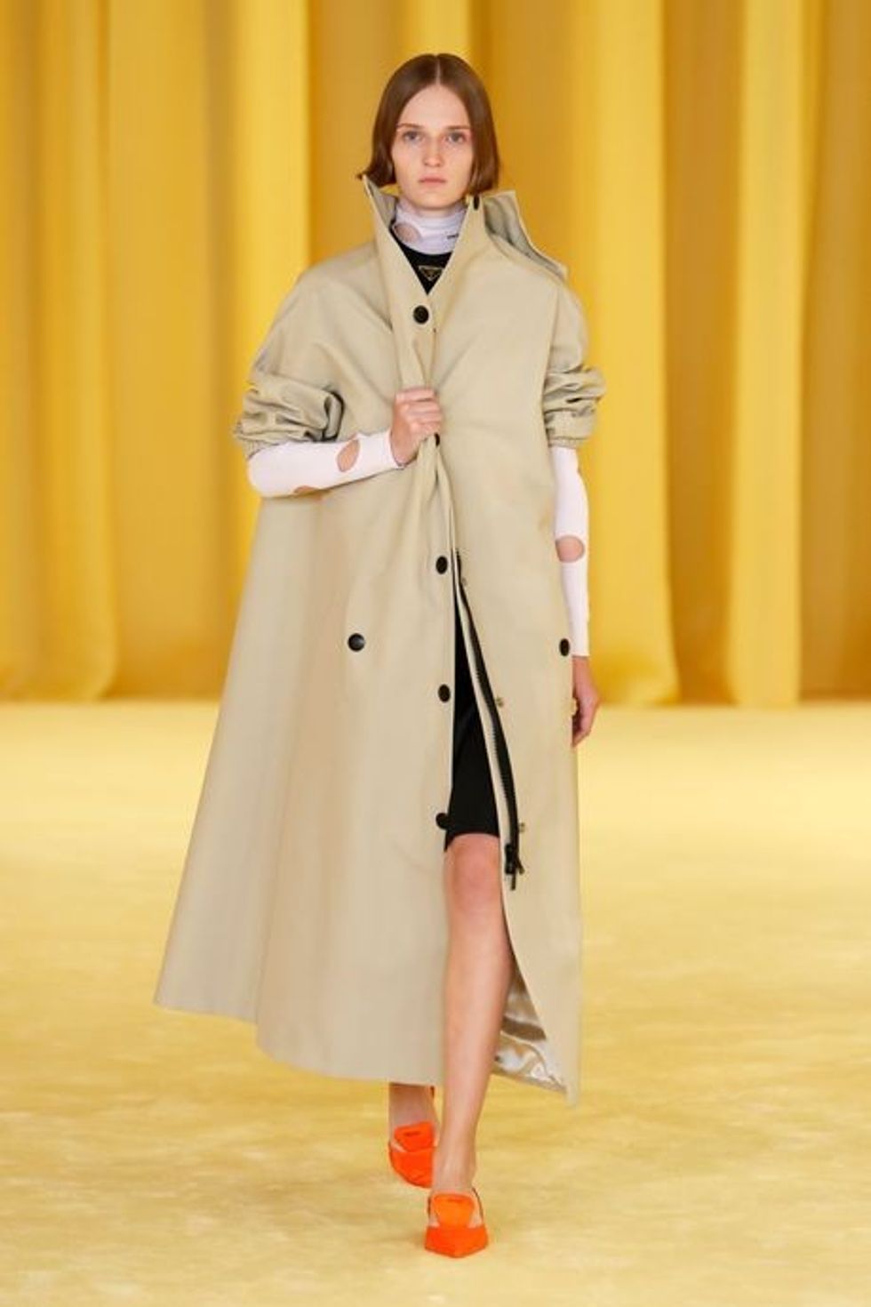 108e50c7c10acc6b585c2e7f187345bdc1 Prada Donna SS21 012.rdeep vertical.w460