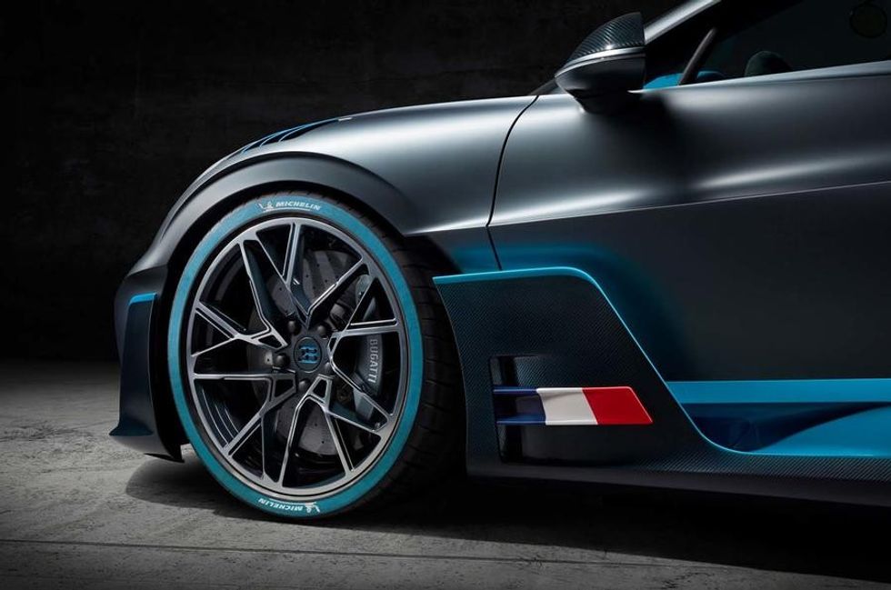 12 bugatti divo wheel vent web
