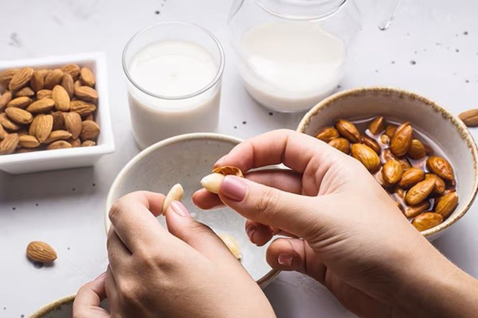 13 Soaked Almond Benefits that