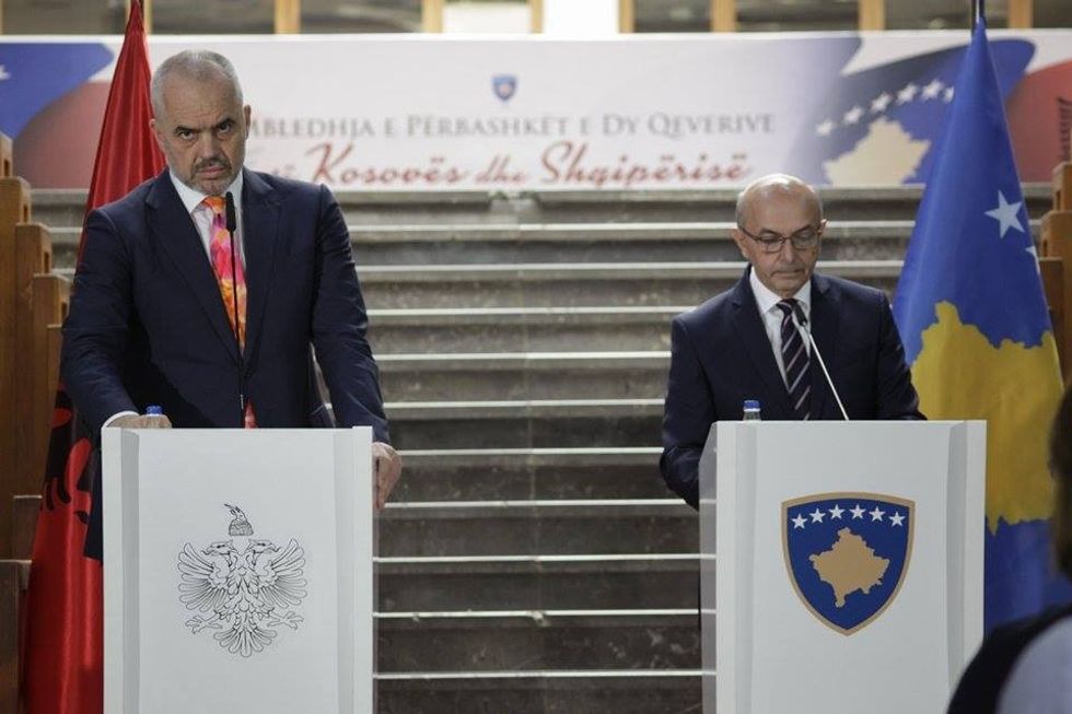 13342112_987716878014257_833593552_n