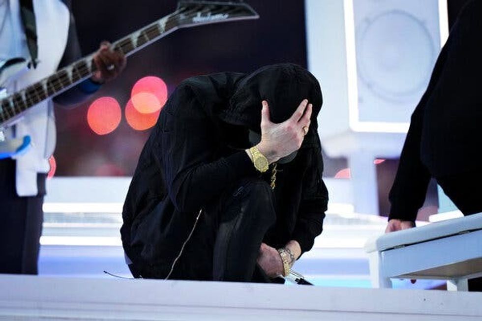 13super bowl eminem kneeling articleLarge