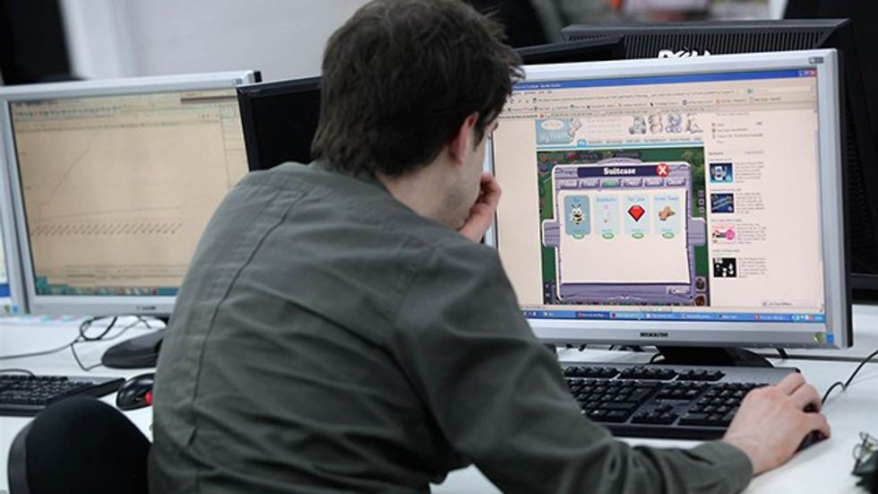 140616-sitting-jms-1720_2fc11aed300da2b78336261df3736ffe-nbcnews-ux-2880-1000