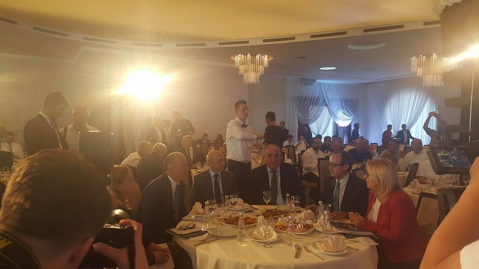 14191304_898085290295709_411490613_o