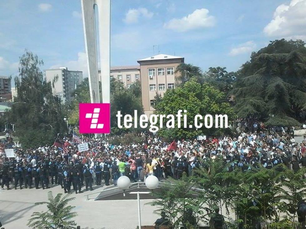 14218537_1282592155108490_1858366409_n