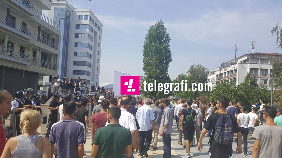 14233870_1282485471785825_1892620022_o