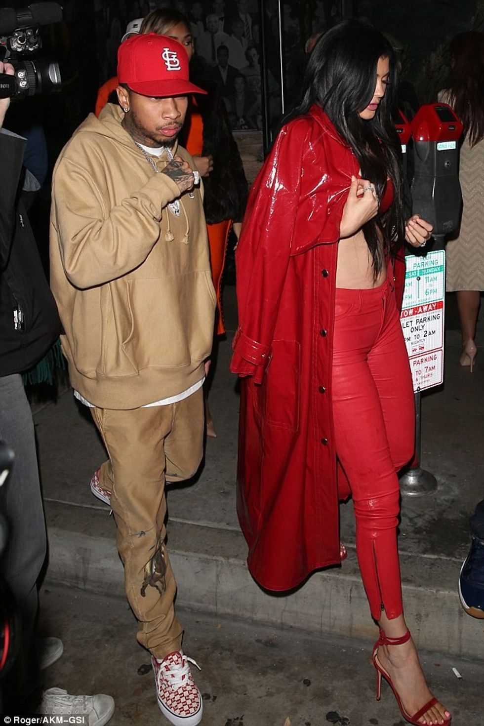 1481394492_kylie4